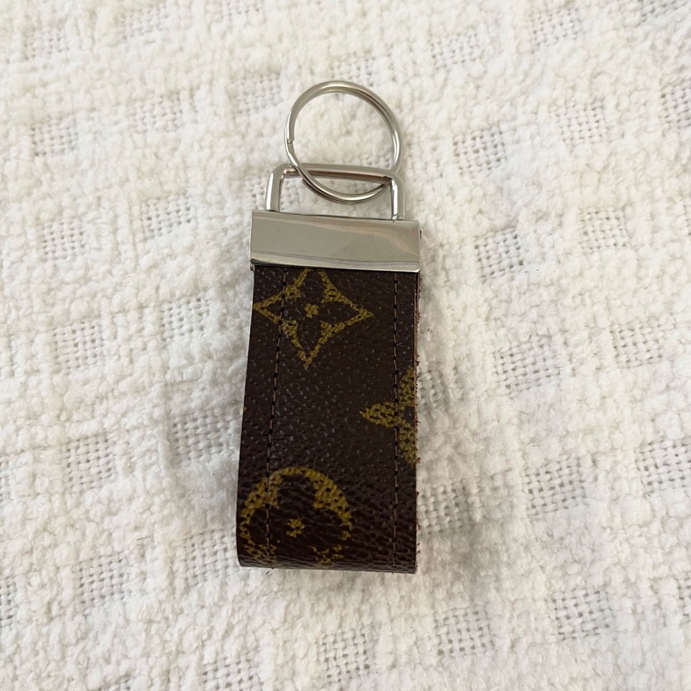 Louise Vuitton key chain 🛍️👜